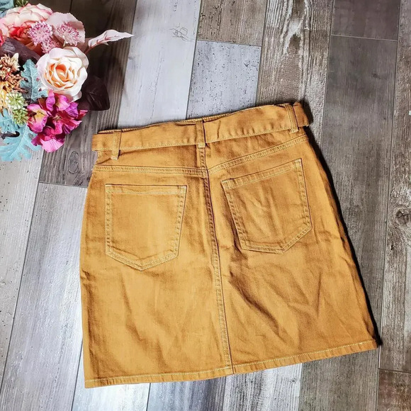 Francesca's Miami Brand Tan Belted Cargo Mini Skirt Size Medium - Picture 9 of 11